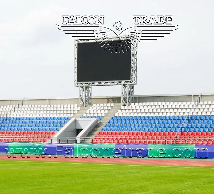 مقارنة سطوع شاشة ليد والبروجيكتور في الملاعب